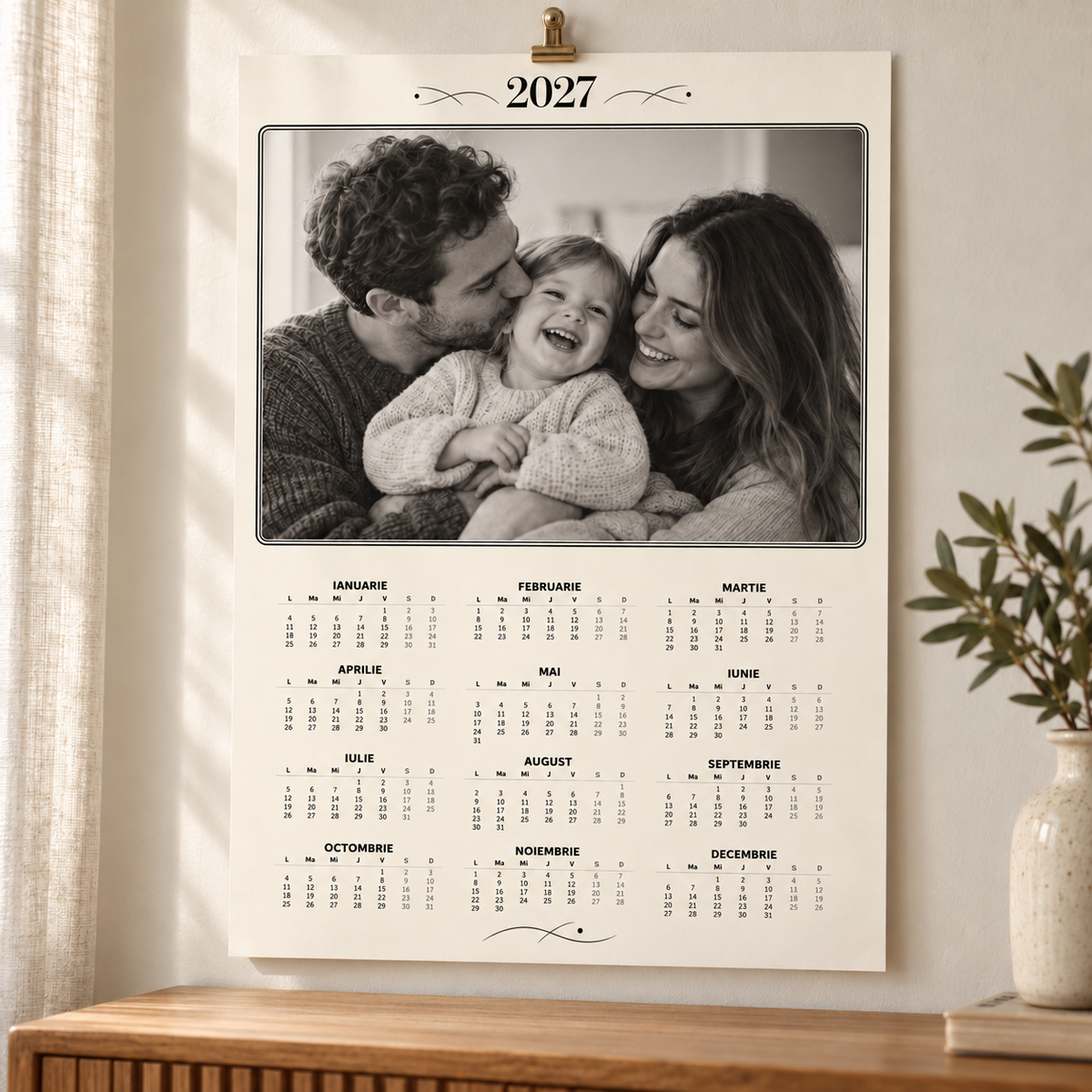 GG Pix N03 — calendar foto 2027 în limba română, toate cele 12 luni, cu fotografie demonstrativă.